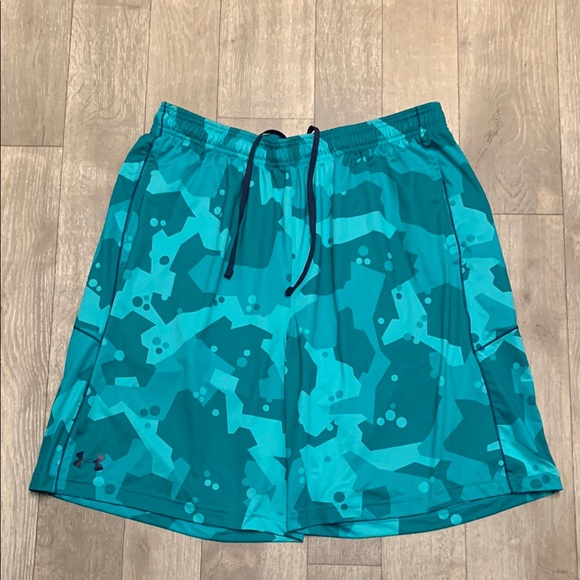 Under Armour Basketball Gym‎ Loose Fit Asymmetrical  Drawstring Coldgear Shorts - Picture 1 of 8